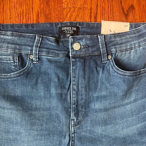 NWT! NYDJ Curves360 / Curve Shaper Marilyn Straight Jeans • “Heavenly”, Size 12P - Picture 15 of 16